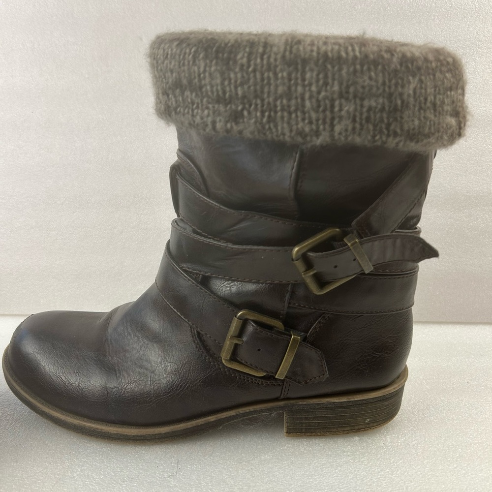 Sugar Intzy Women’s Boots Size 8 Brown Leather Knit Cuff Buckle Moto Style